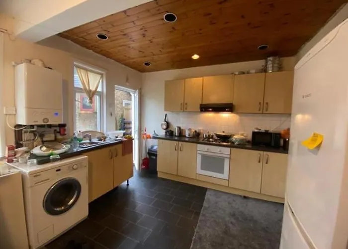 Best Room- Near London Luton Airport And Close To Restaurants Shops And Dunstable Hospital